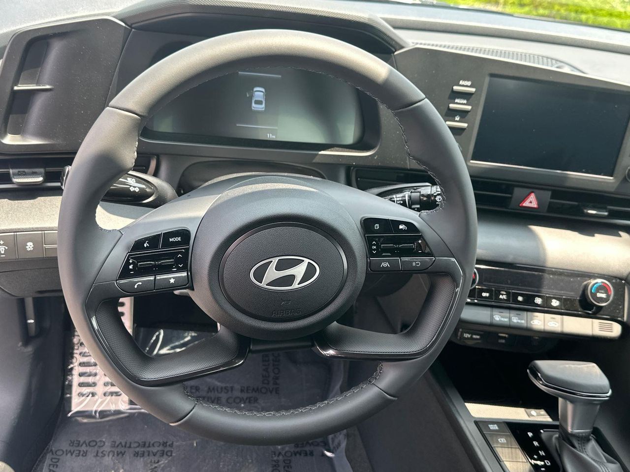 2025 Hyundai Elantra SEL Sport photo 12