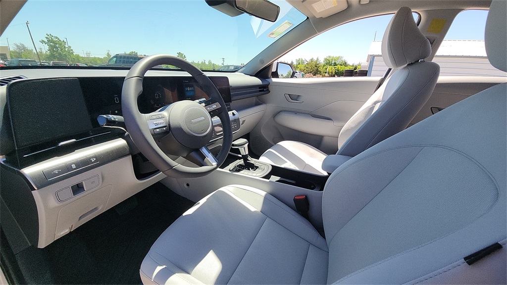 2025 Hyundai Kona SEL photo 13