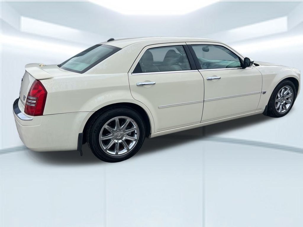 2005 Chrysler 300 C Base photo 9