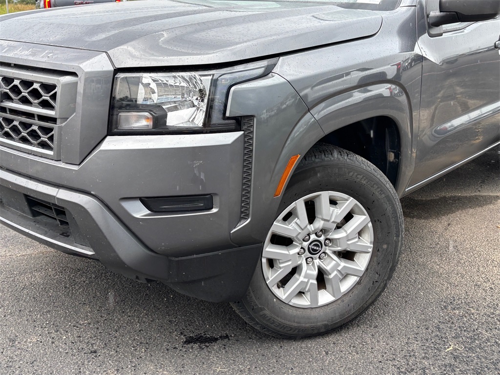 2023 Nissan Frontier SV photo 2