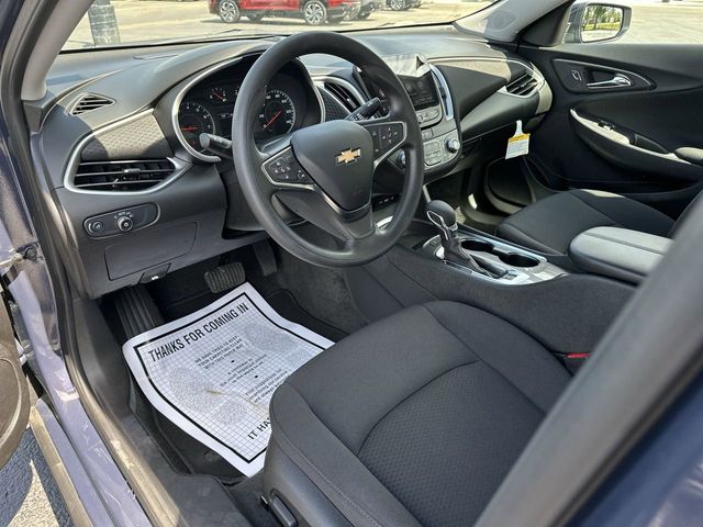 2025 Chevrolet Malibu 1LT photo 3