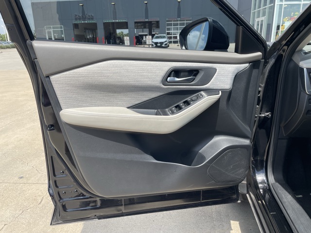 2023 Nissan Rogue SV photo 12