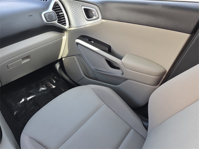 2022 Kia Soul LX photo 14