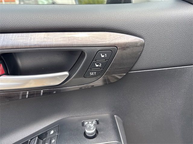 2025 Toyota Highlander Platinum photo 12
