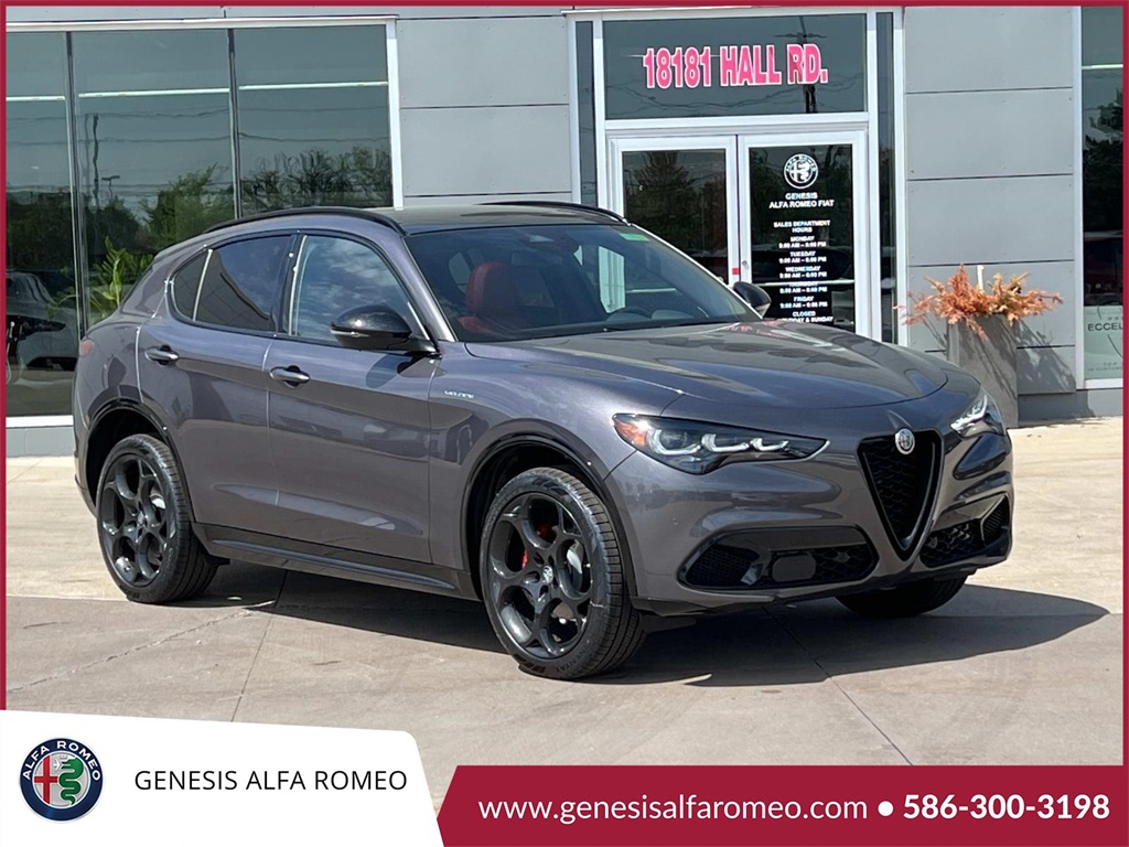 2025 Alfa Romeo Stelvio Sprint Base photo 2