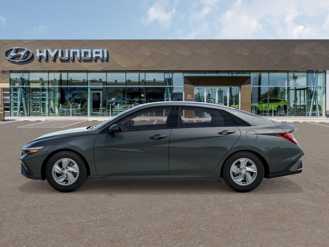2025 Hyundai Elantra SE photo 2