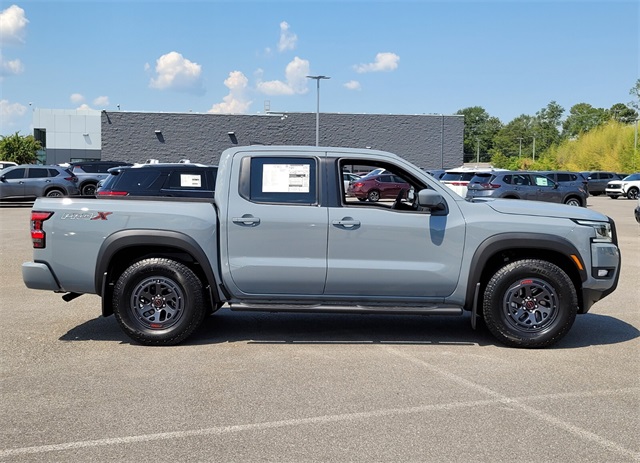 2025 Nissan Frontier Crew Cab PRO-X photo 2