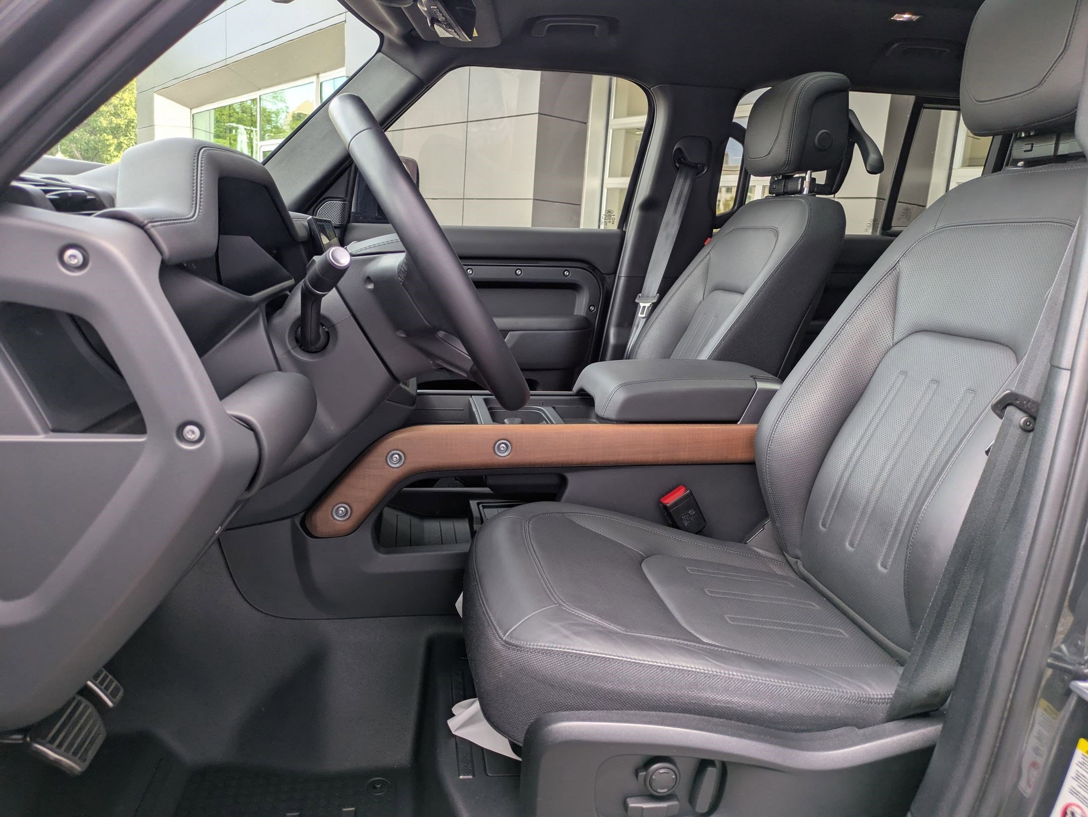 2023 Land Rover Defender 110 photo 23