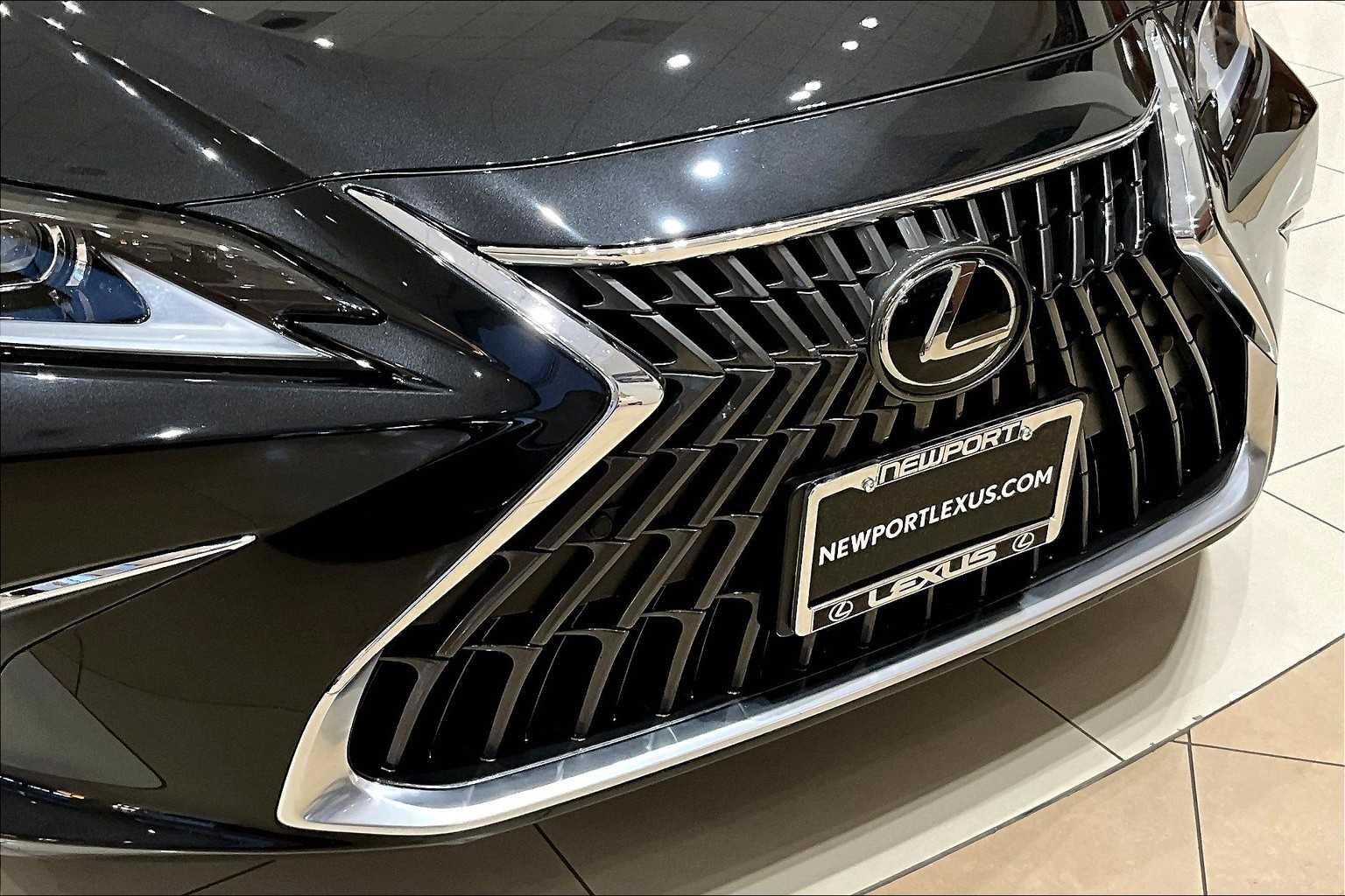 2025 Lexus ES 300h photo 27
