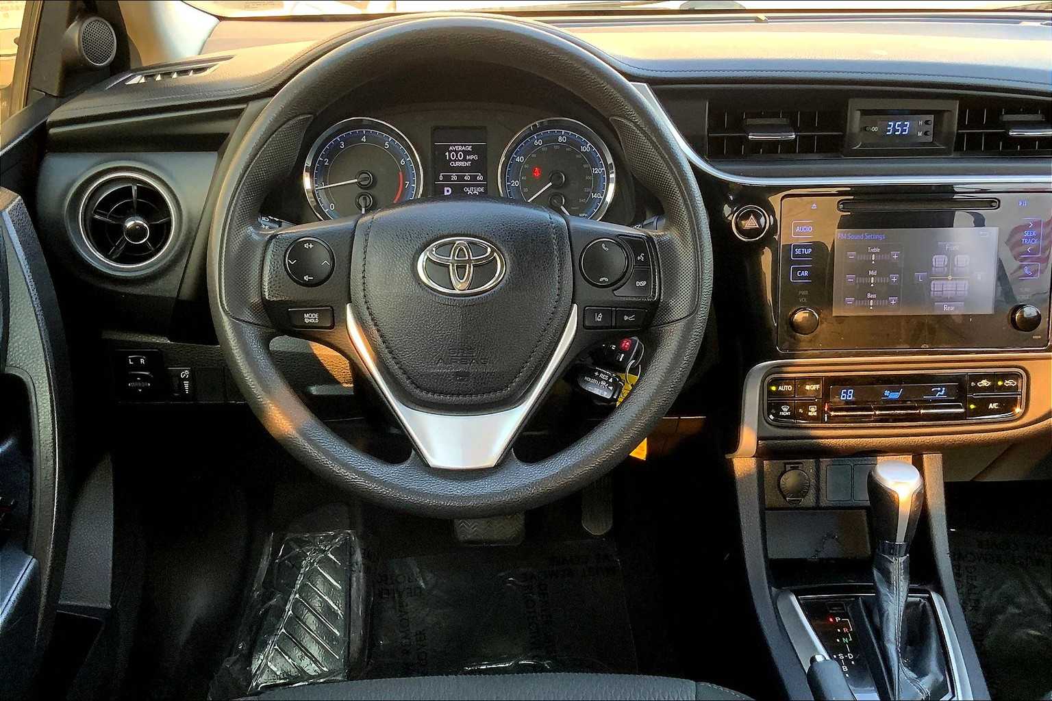 2019 Toyota Corolla LE photo 5
