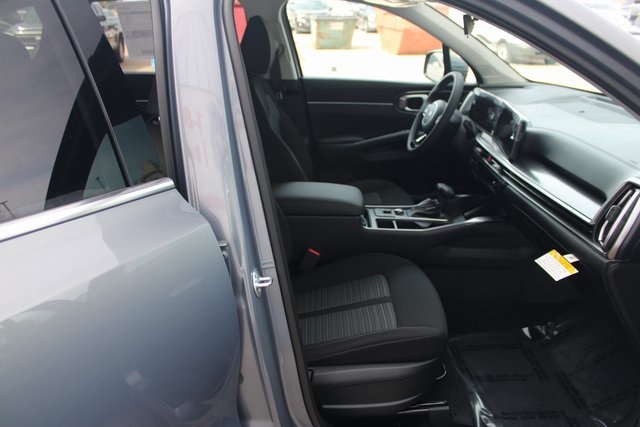 2025 Kia Sorento LX photo 3