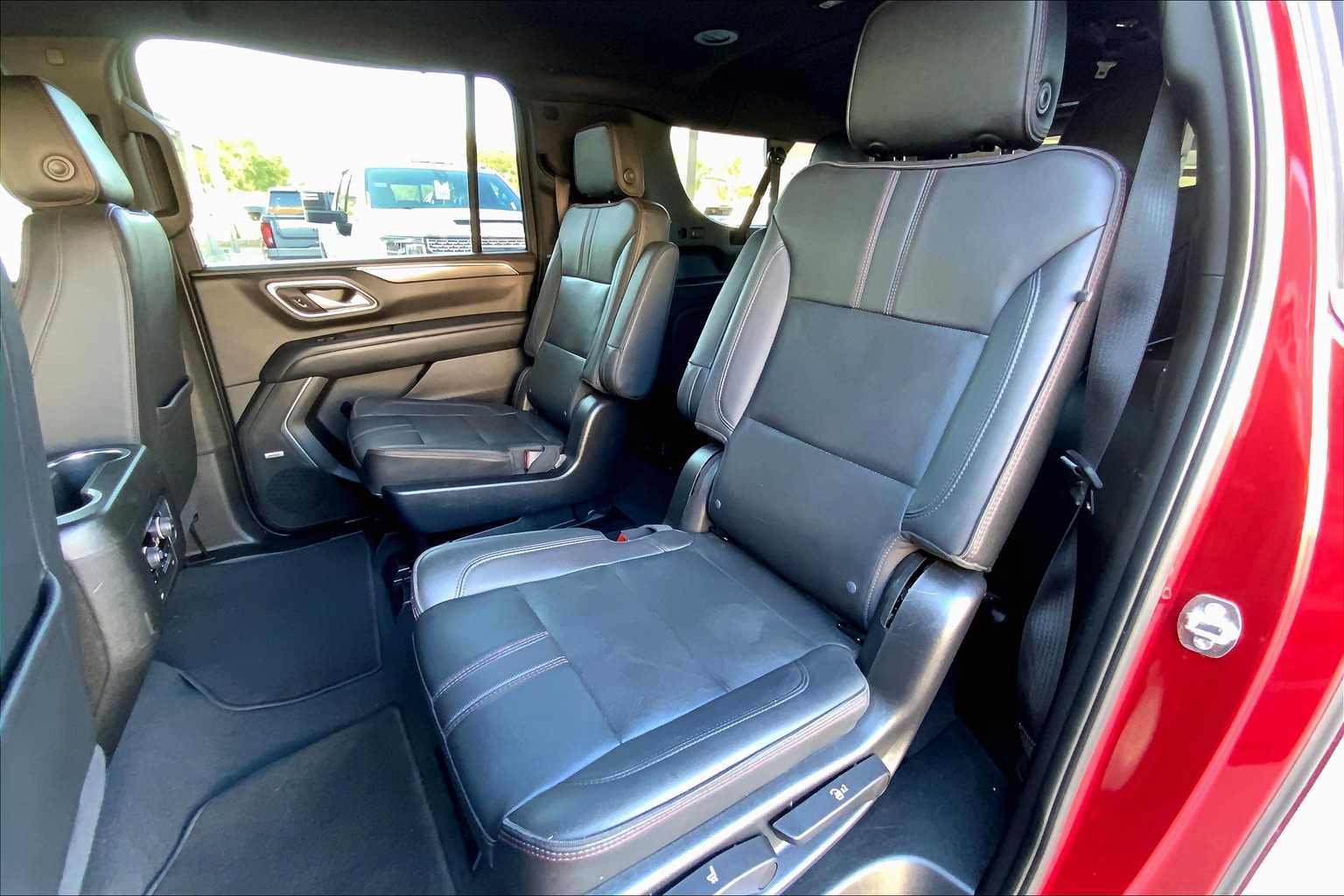 2022 Chevrolet Suburban RST photo 20