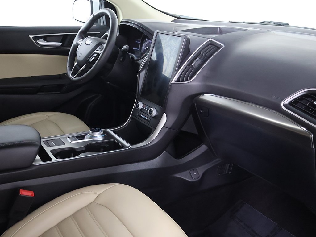 2022 Ford Edge SEL photo 25