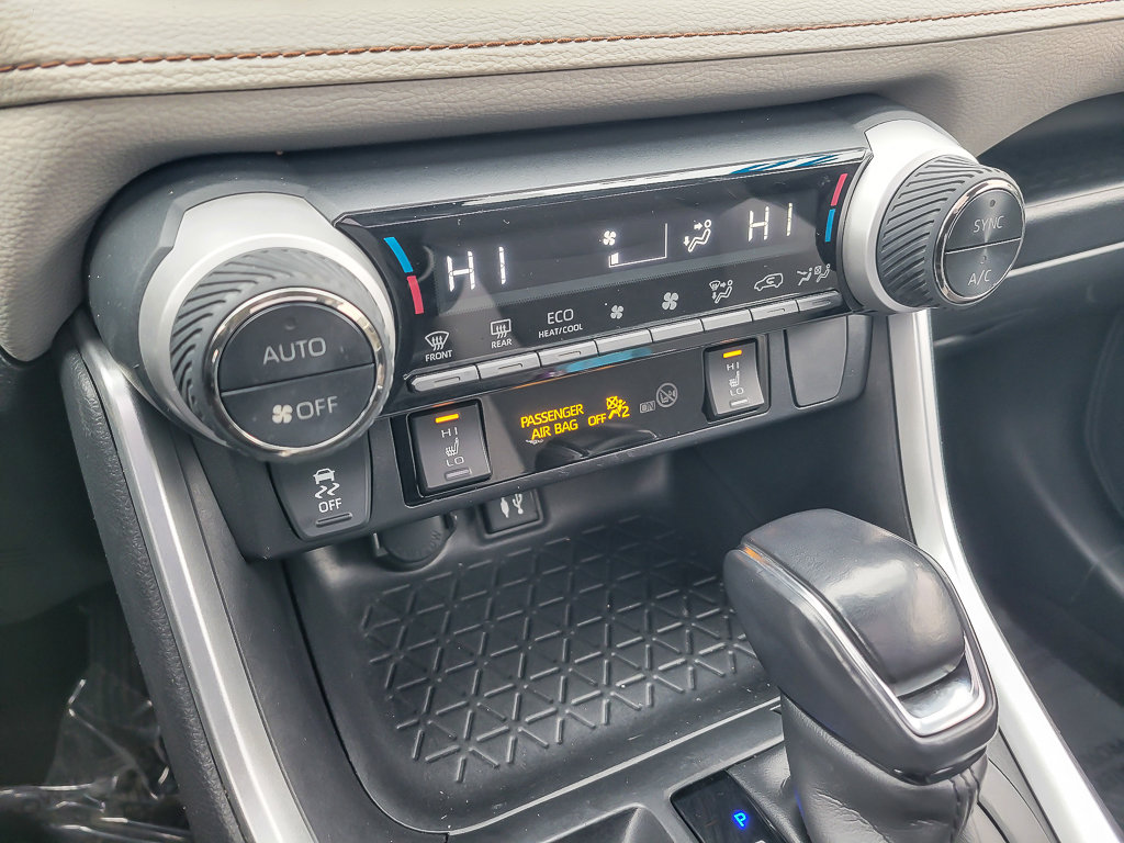 2019 TOYOTA RAV4 - Image 19