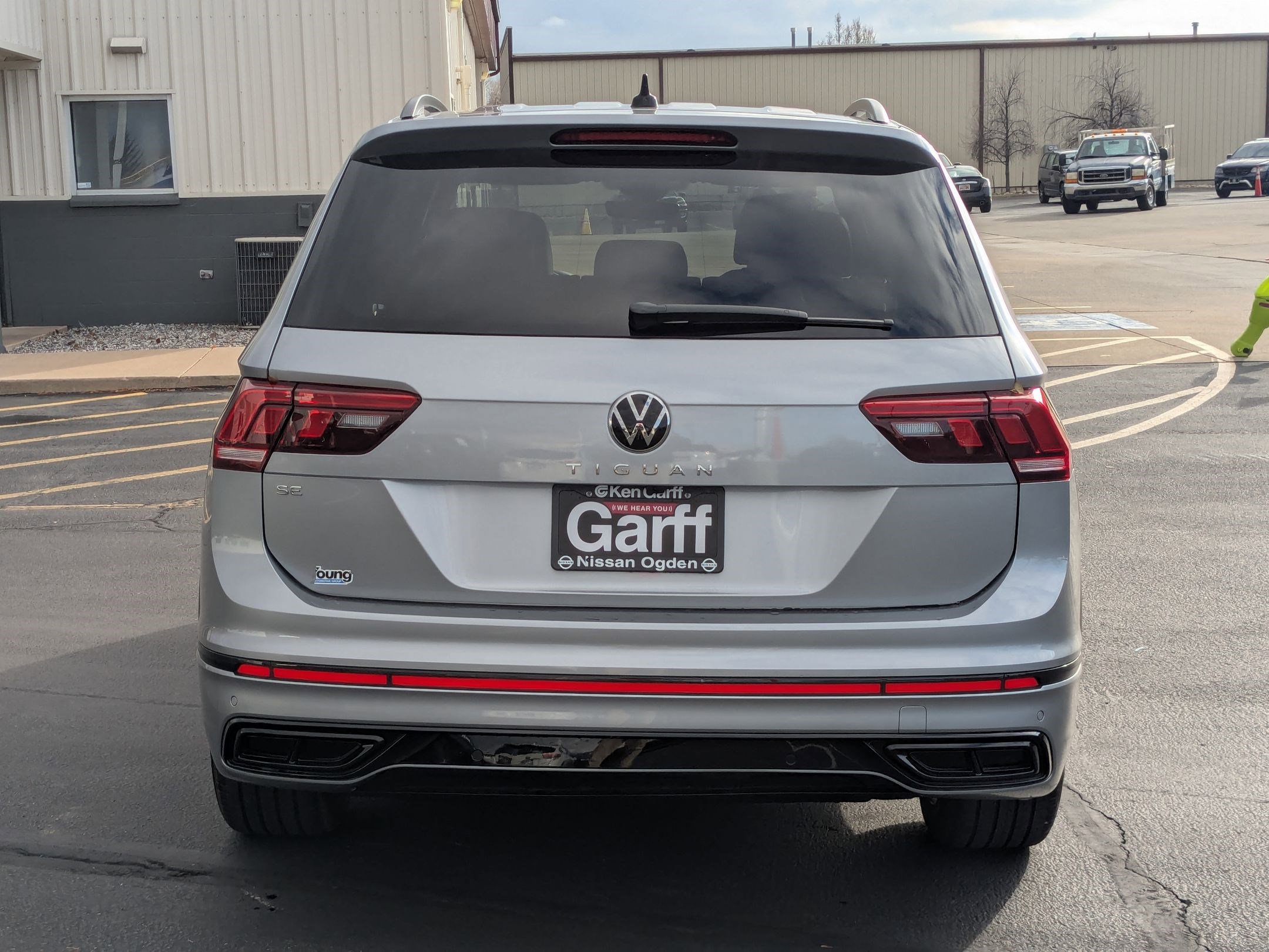 2023 Volkswagen Tiguan SE R-Line Black photo 2