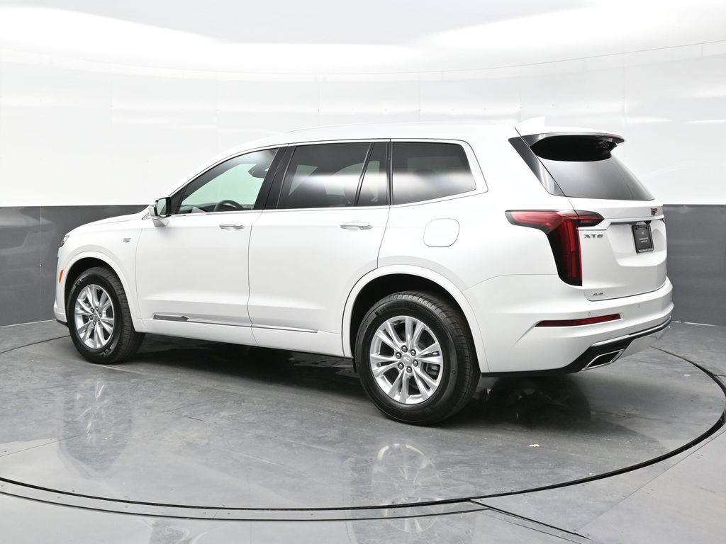 2025 Cadillac XT6 Luxury photo 3