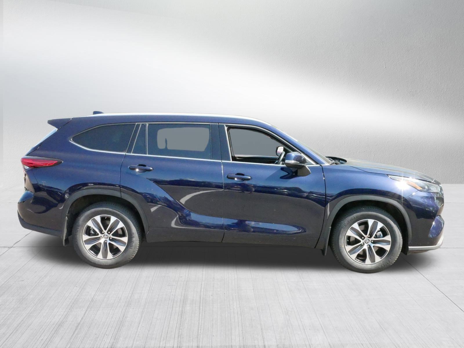 2022 Toyota Highlander XLE photo 8