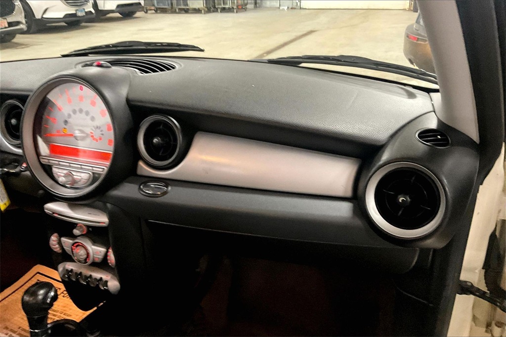 2010 MINI COOPER - Image 14