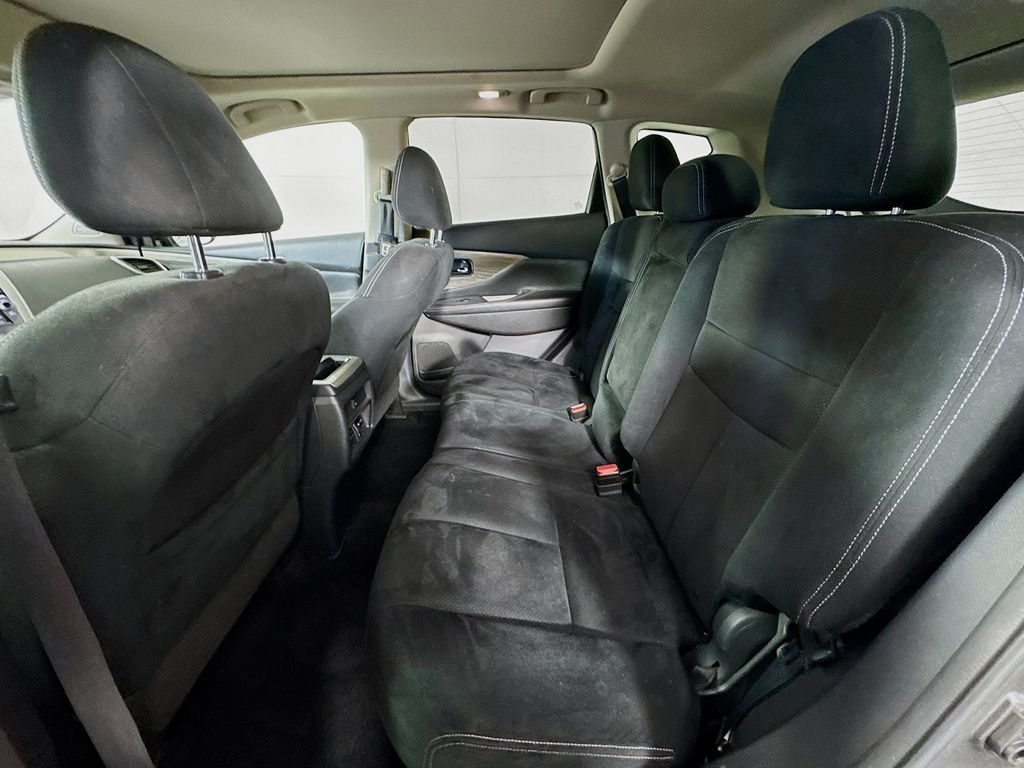 2016 Nissan Murano SV photo 29