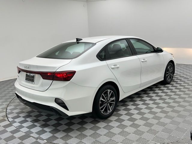 2024 Kia Forte LXS photo 3
