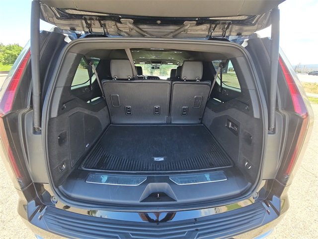 2023 Cadillac Escalade ESV Luxury photo 8