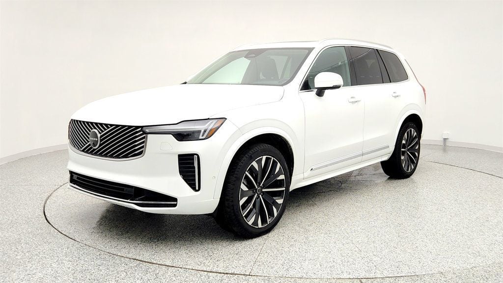 2025 Volvo XC90 Plus's photo