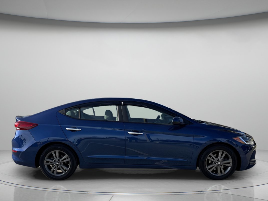 2018 Hyundai Elantra SEL photo 2