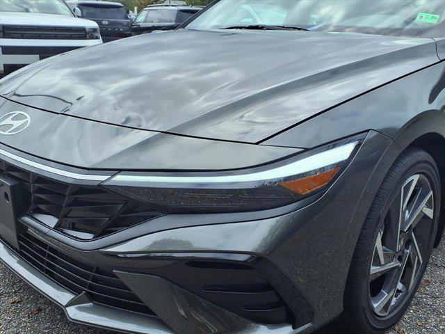 2025 Hyundai Elantra SEL Convenience photo 3