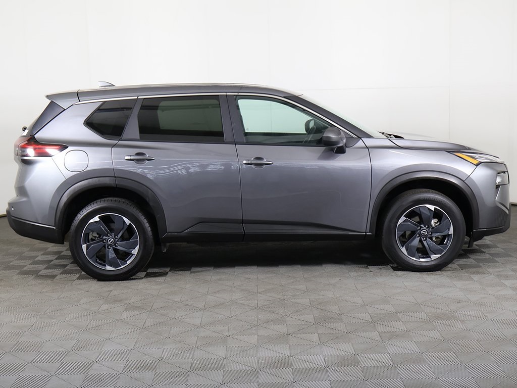 2024 Nissan Rogue SV photo 16