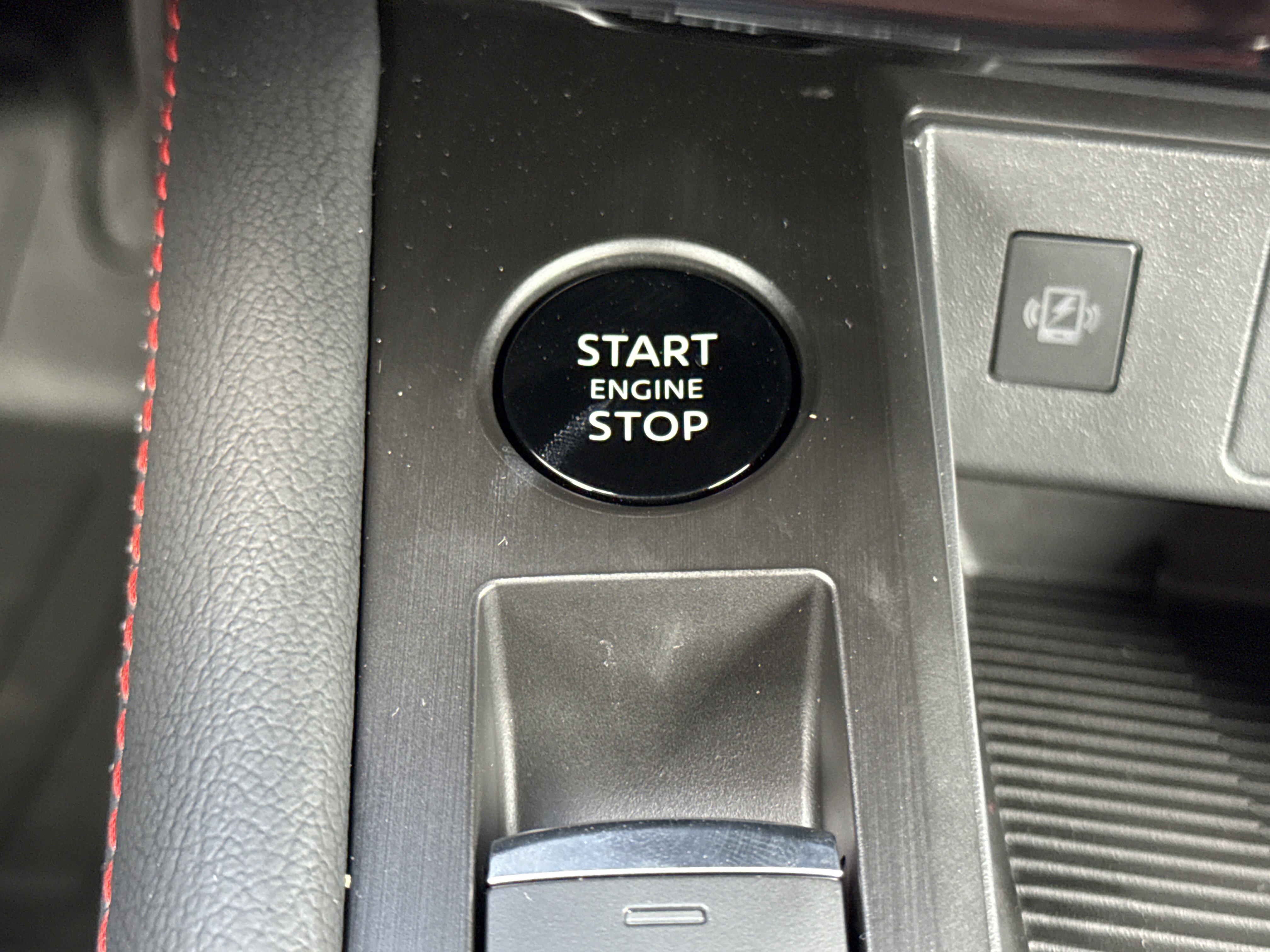 2026 Nissan Kicks SR photo 3