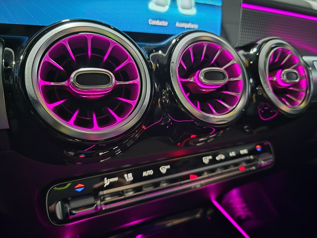 2020 Mercedes Benz GLB 250 photo 21