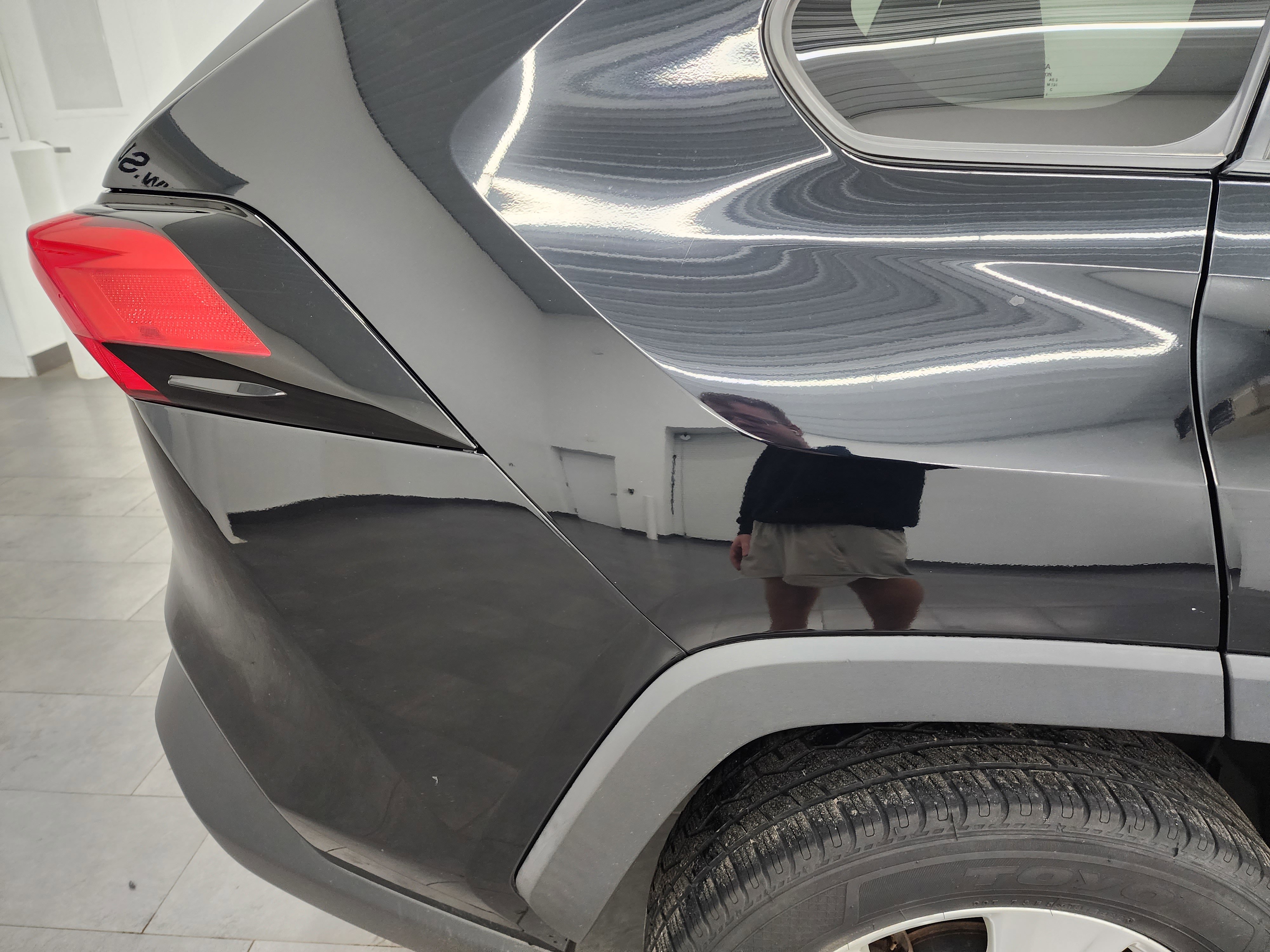 2019 Toyota RAV4 XLE photo 3
