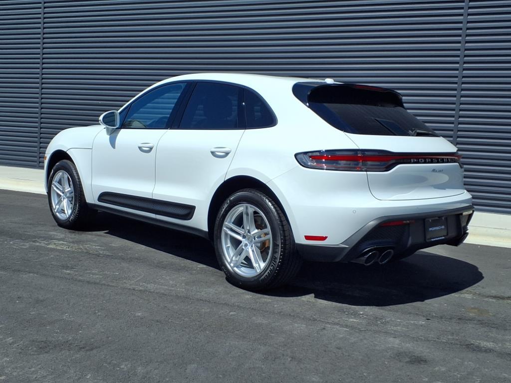 2024 Porsche Macan T photo 3