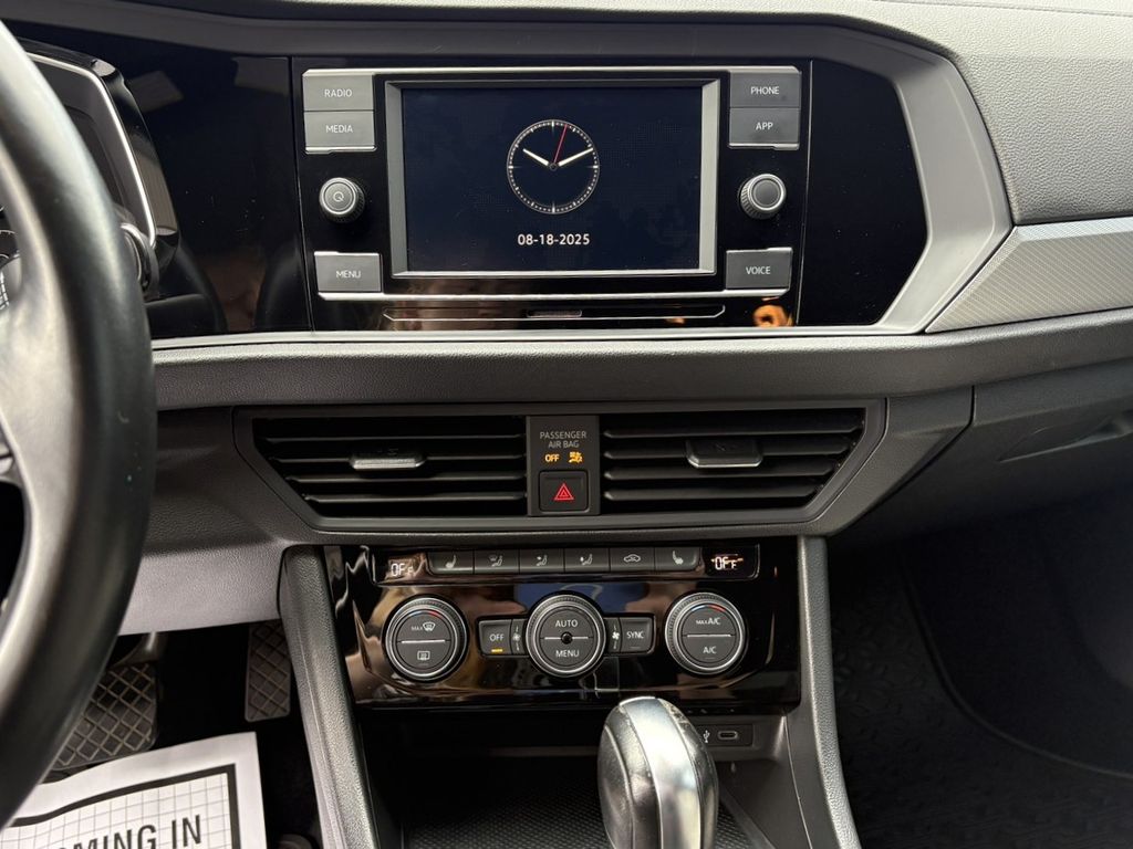 2021 Volkswagen Jetta R-Line photo 19
