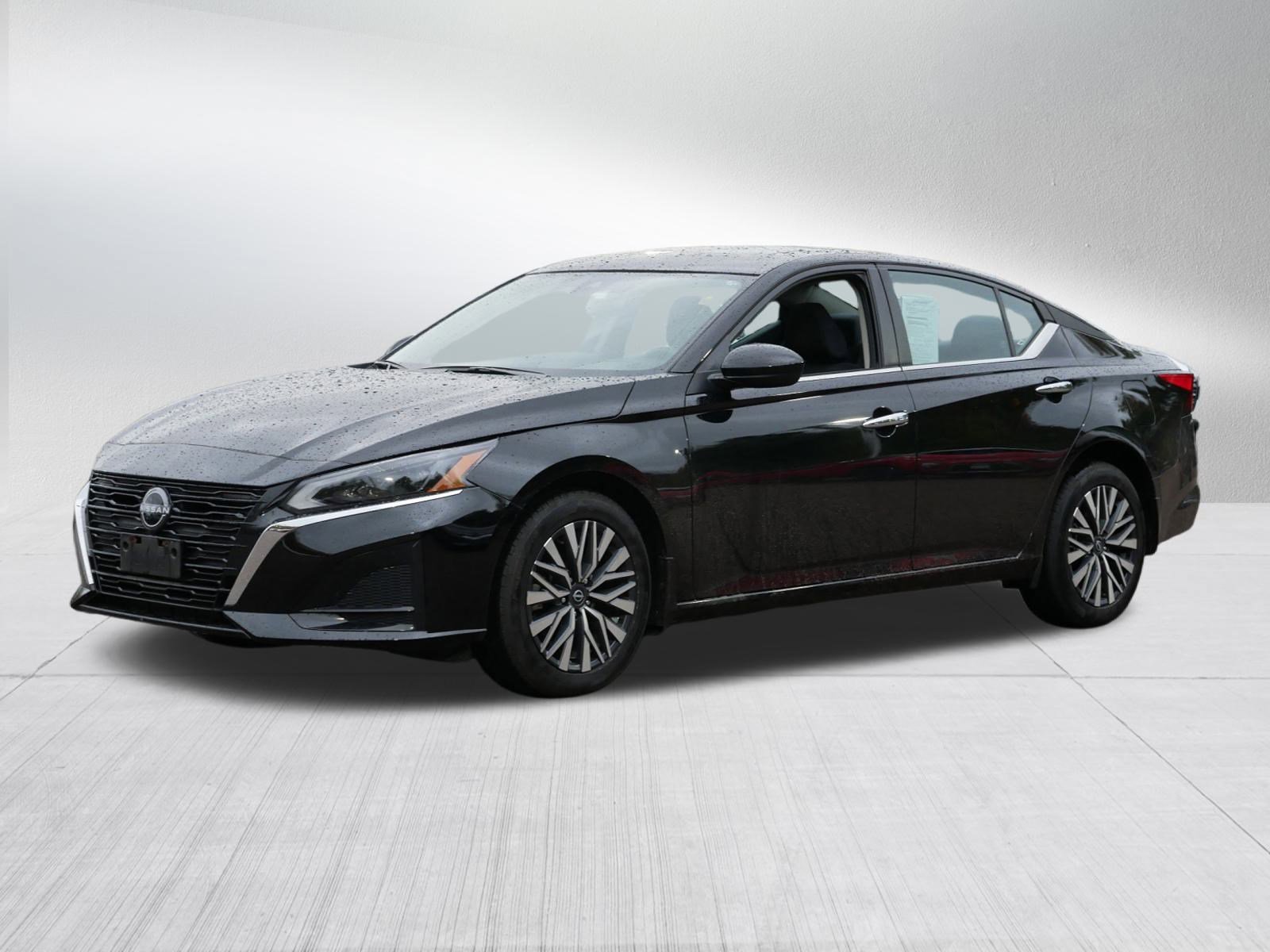 2023 Nissan Altima 2.5 SV photo 3