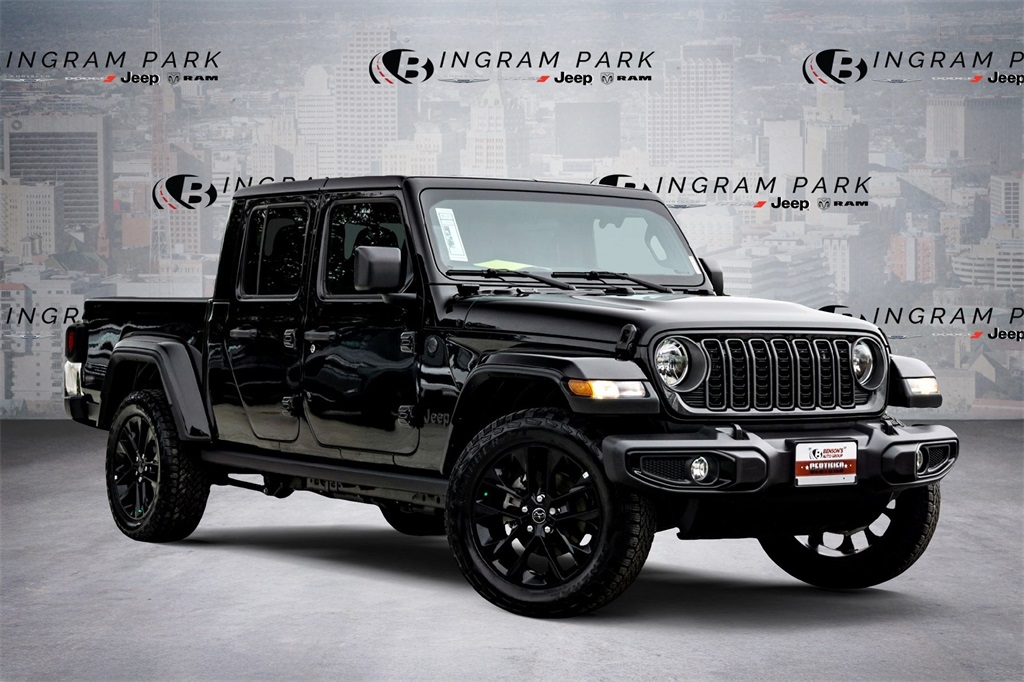 2025 Jeep Gladiator Nighthawk's photo