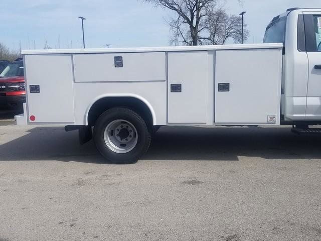2025 Ford F-350 XL photo 2