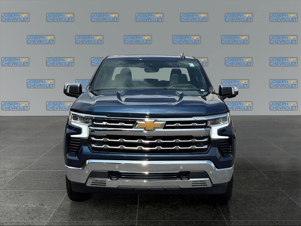2022 Chevrolet Silverado 1500 LTZ photo 2