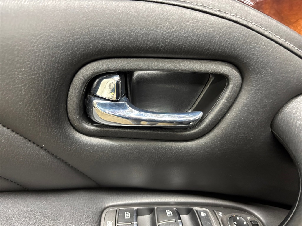 2016 Infiniti QX80 Base photo 9