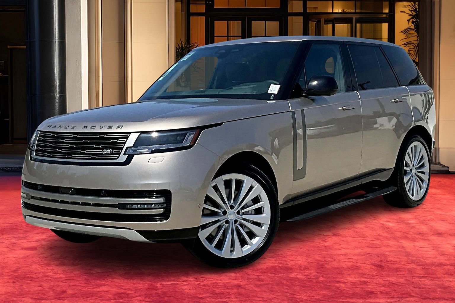 2025 Land Rover Range Rover SE's photo