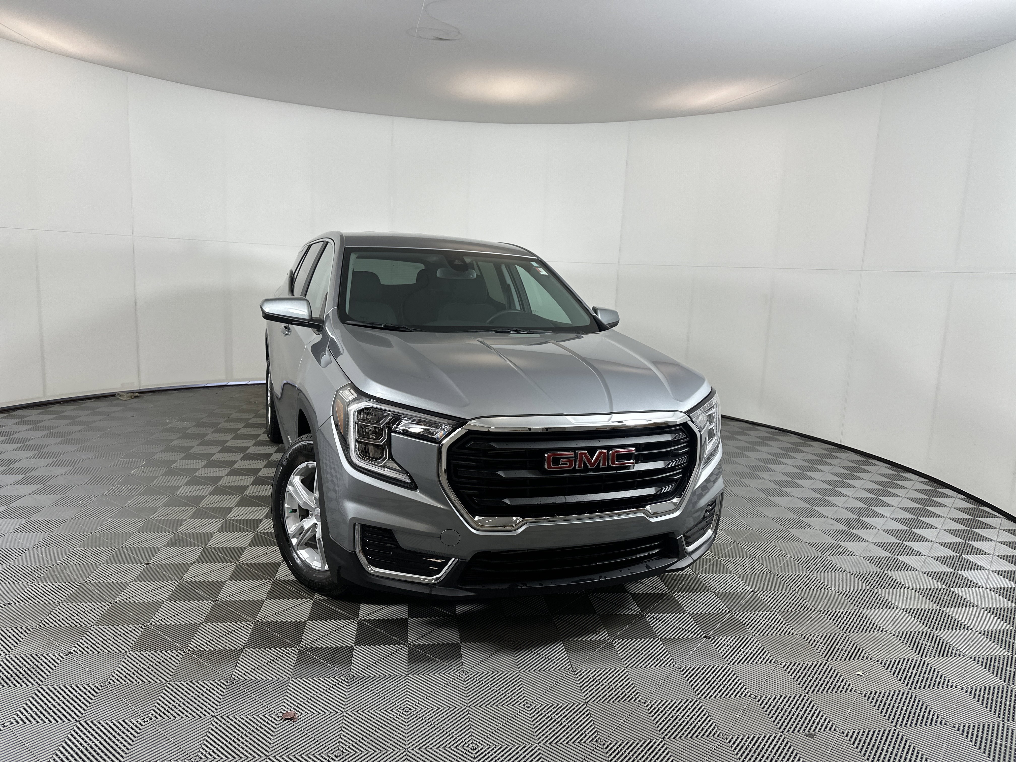 2023 GMC Terrain SLE's photo