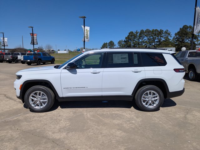 2025 Jeep Grand Cherokee Laredo photo 2