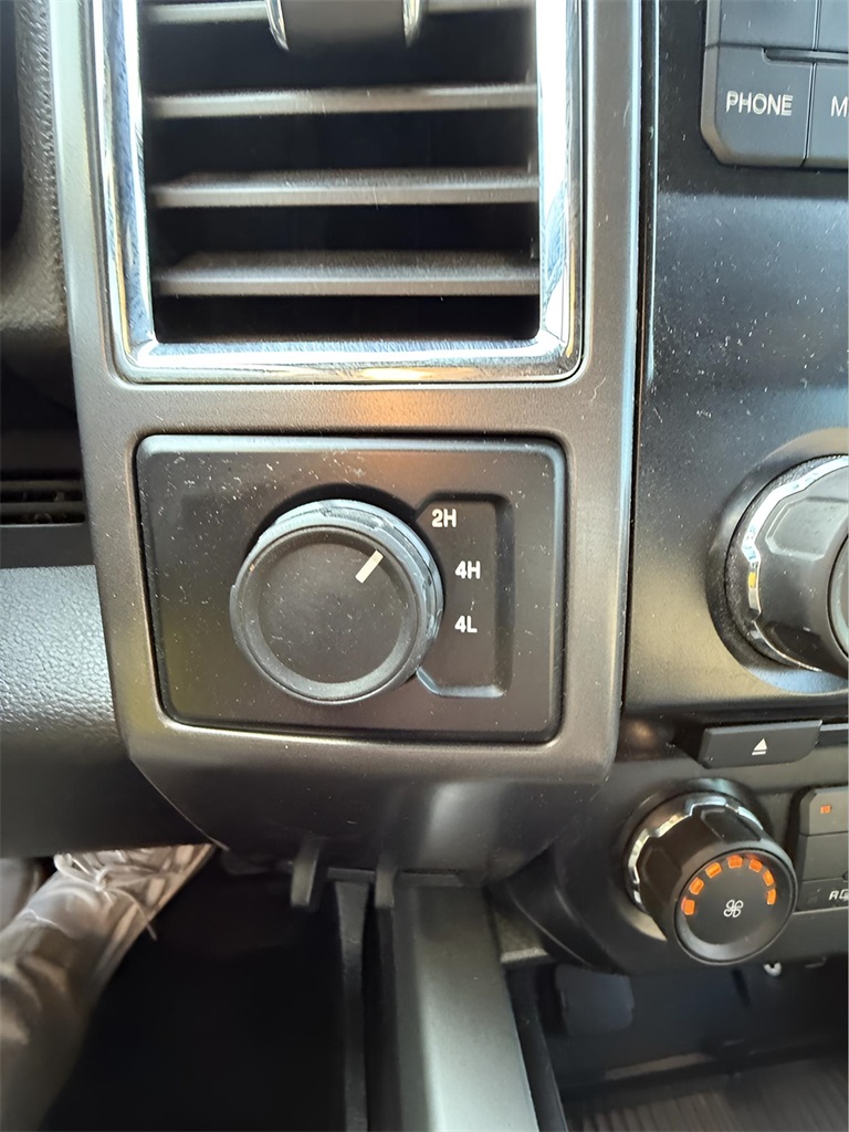 2015 Ford F-150 XLT photo 31