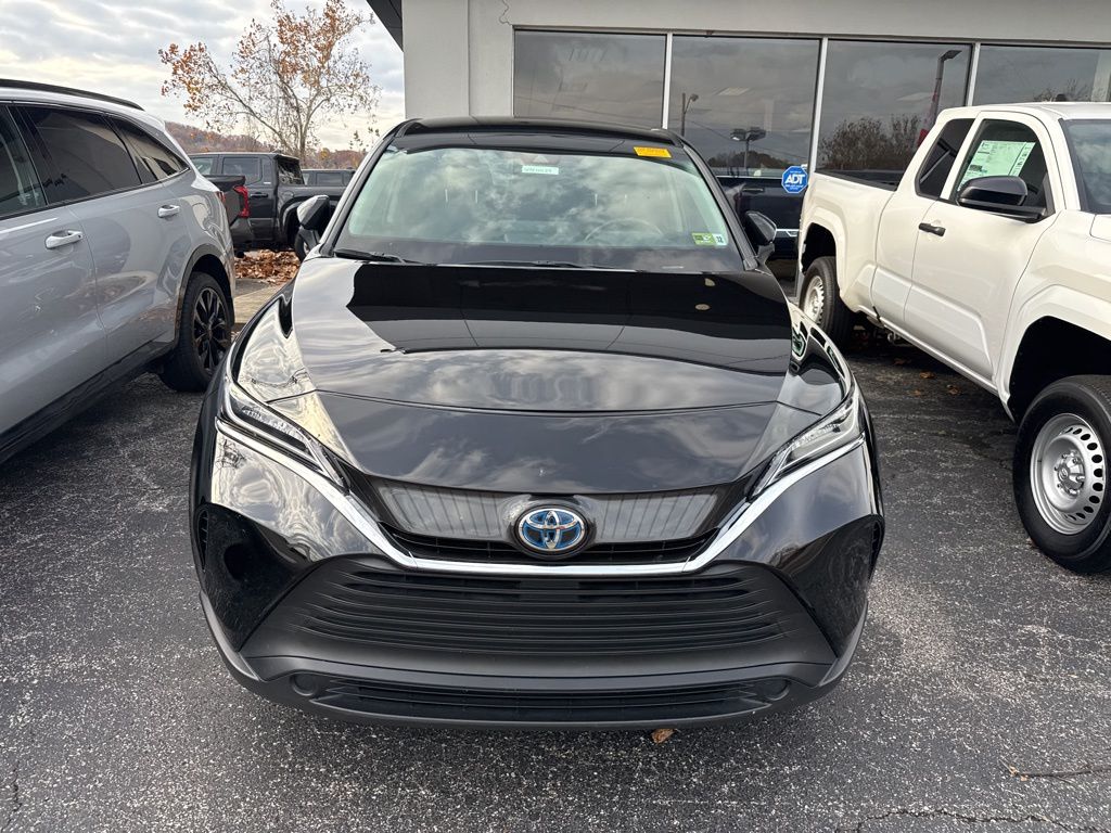 2021 Toyota Venza LE photo 2