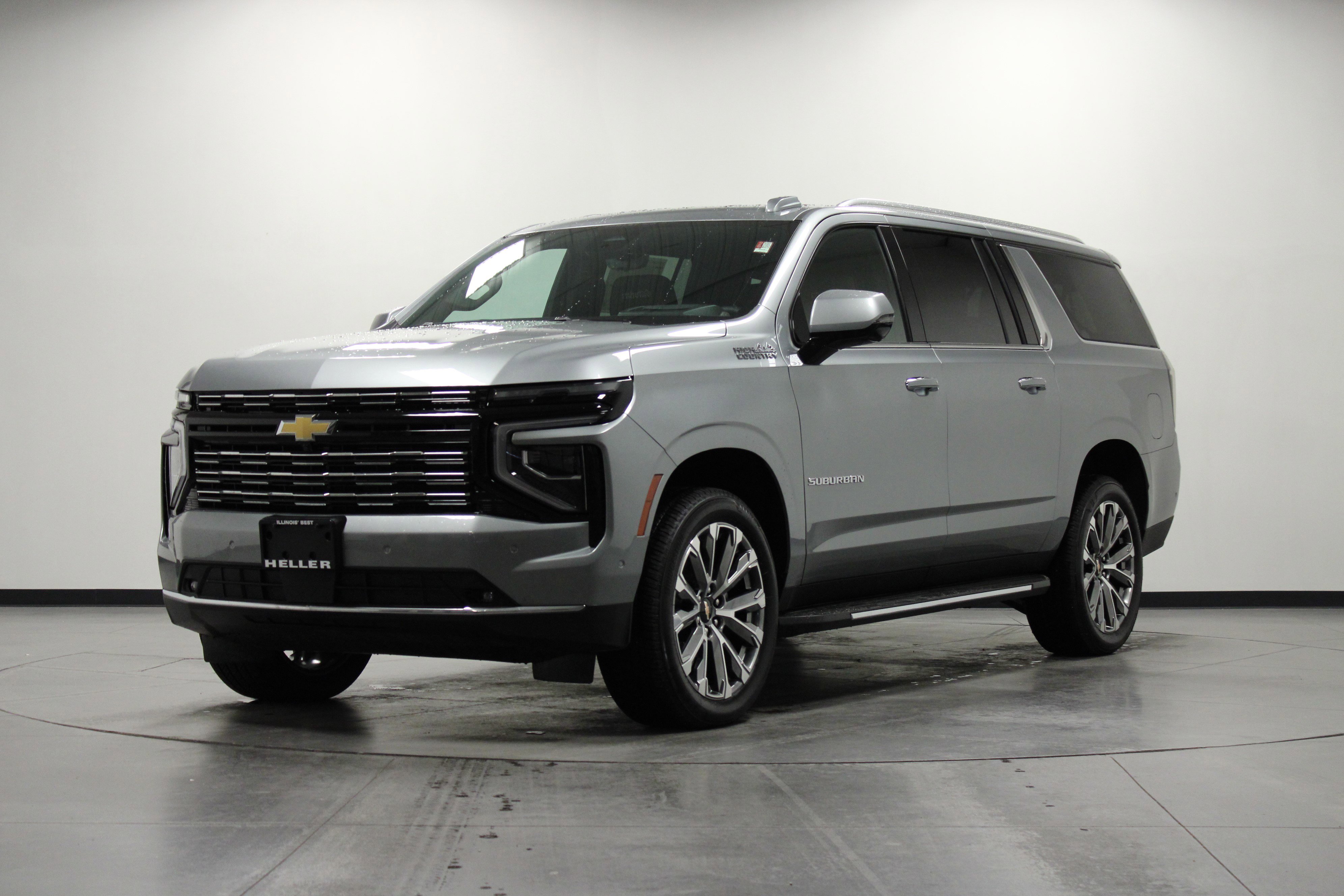 2025 Chevrolet Suburban High Country photo 5