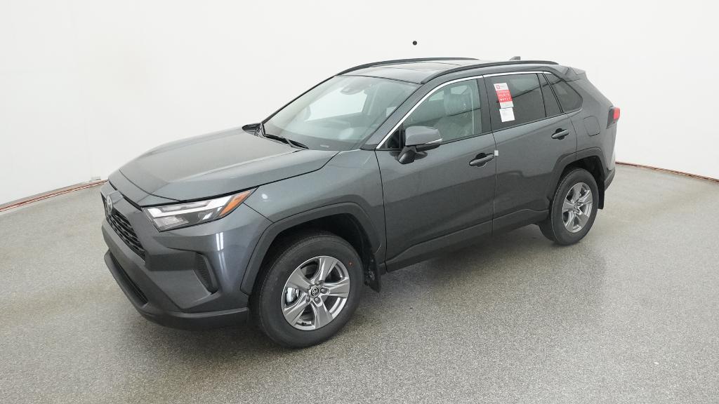 2025 Toyota RAV4 XLE's photo