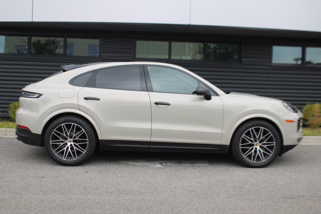2025 Porsche Cayenne Coupe Base photo 8