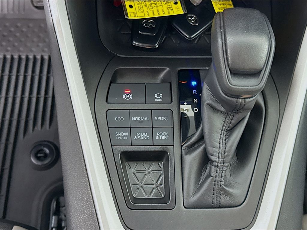 2023 Toyota RAV4 XLE photo 13
