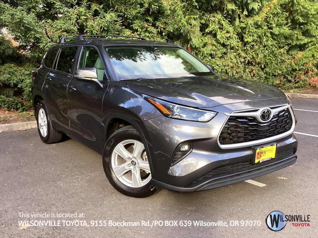 2024 Toyota Highlander LE's photo