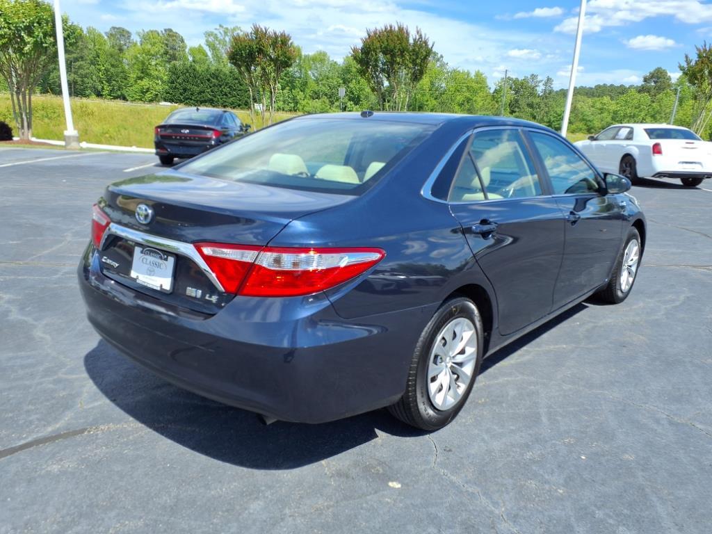 2015 Toyota Camry Hybrid LE photo 6